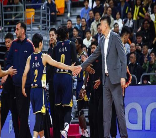 詹姆斯传球,失误被断,怀特反击轻,谈球吧,谈球吧下载,谈球吧官方,谈球吧在线,谈球吧登录,谈球吧链接