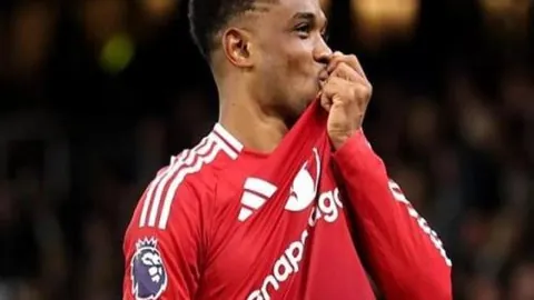 骆建佑郑加恒同场竞技 德羽赛次轮单打巅峰对决